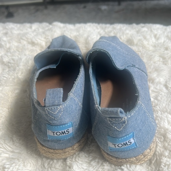 Tom’s loafer type denim look women’s shoes - Picture 3 of 3